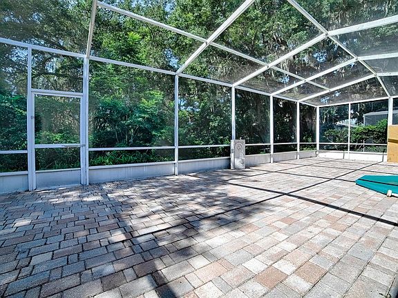 5th image of 830 Old Oaks Ln