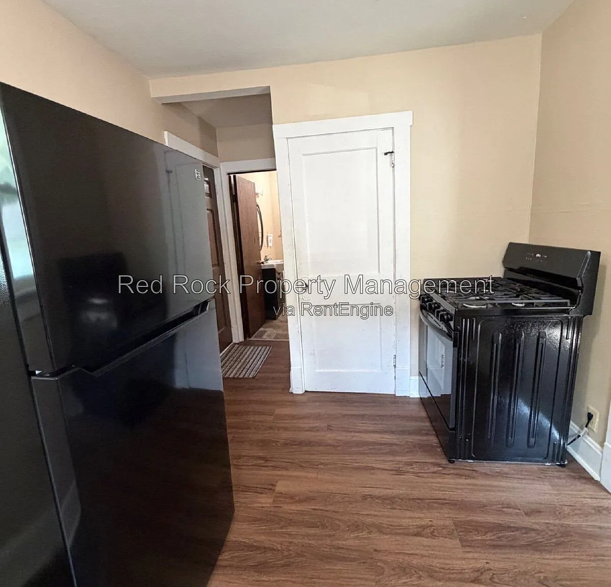 3 bed, 1.0 bath, 816 sqft, $1,550 — Photo 2