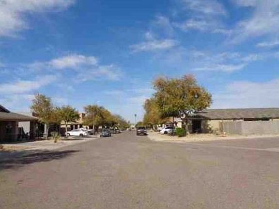 Exterior Neighborhood (street photo)