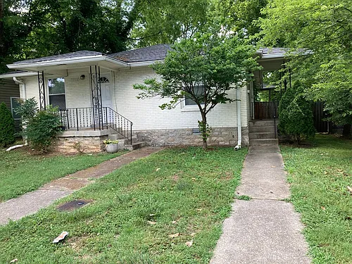 1015B 43rd Ave N Photo 1