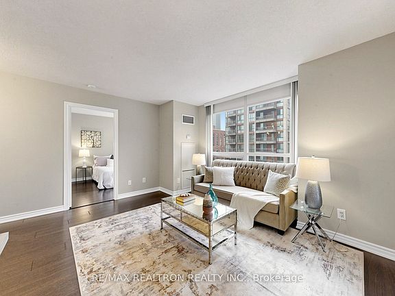 3rd image of 761 Bay St #1212