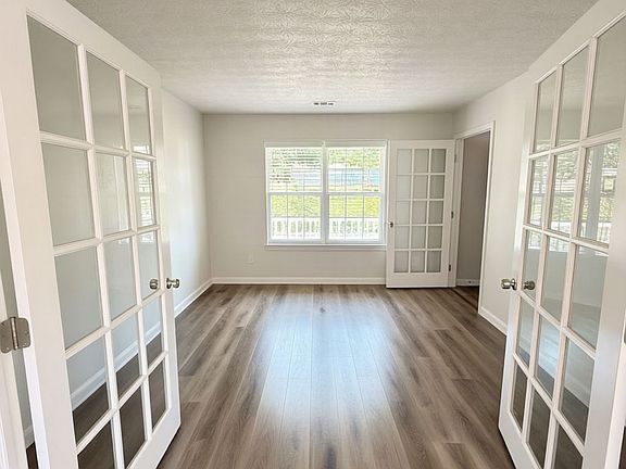 3rd image of 632 Stonecrest Dr