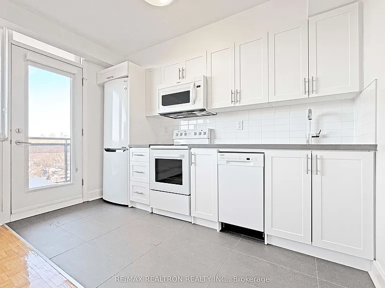 276 Saint George St #308 — Photo 5
