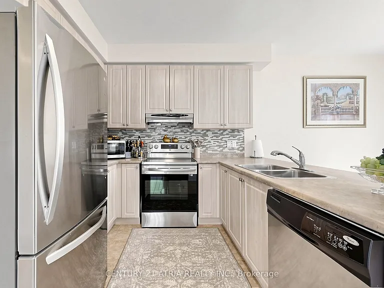 15 Paulgrave Ave — Photo 6