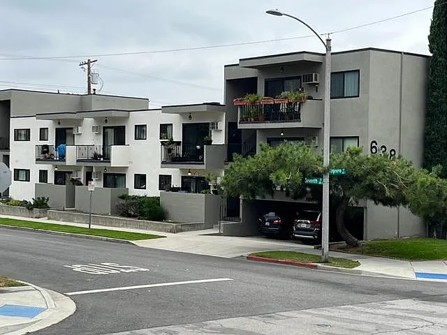 638 E Angeleno Ave #E