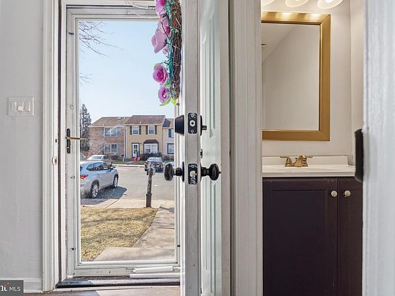 4th image of 8 Bardia Ct