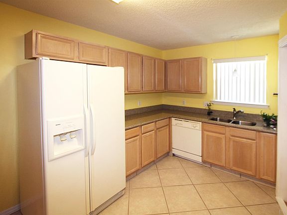 3rd image of 3215 Fernwood Dr