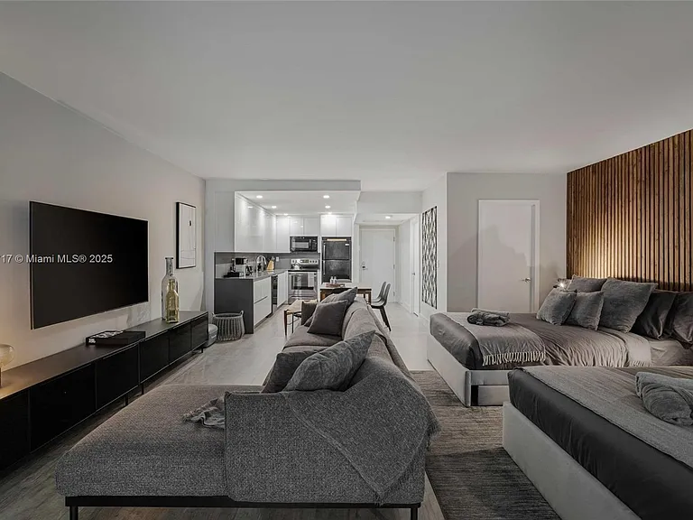 2301 Collins Ave #1127 — Photo 15