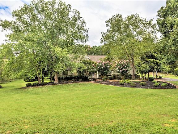 3rd image of 2925 Summershade Ln