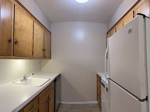 5th image of 124 Columbia Ln #19