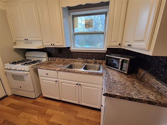 5th image of 1105 Beechdale Rd