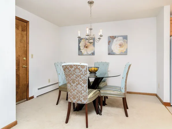 Pinetree Gardens: 101R, 101R Chestnut St #3, Foxboro, MA 02035