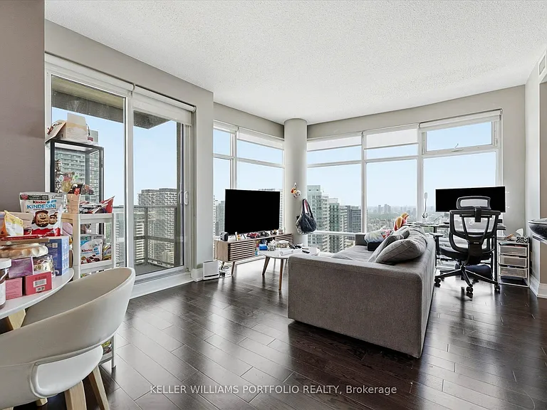 2191 Yonge St #4111 — Photo 4