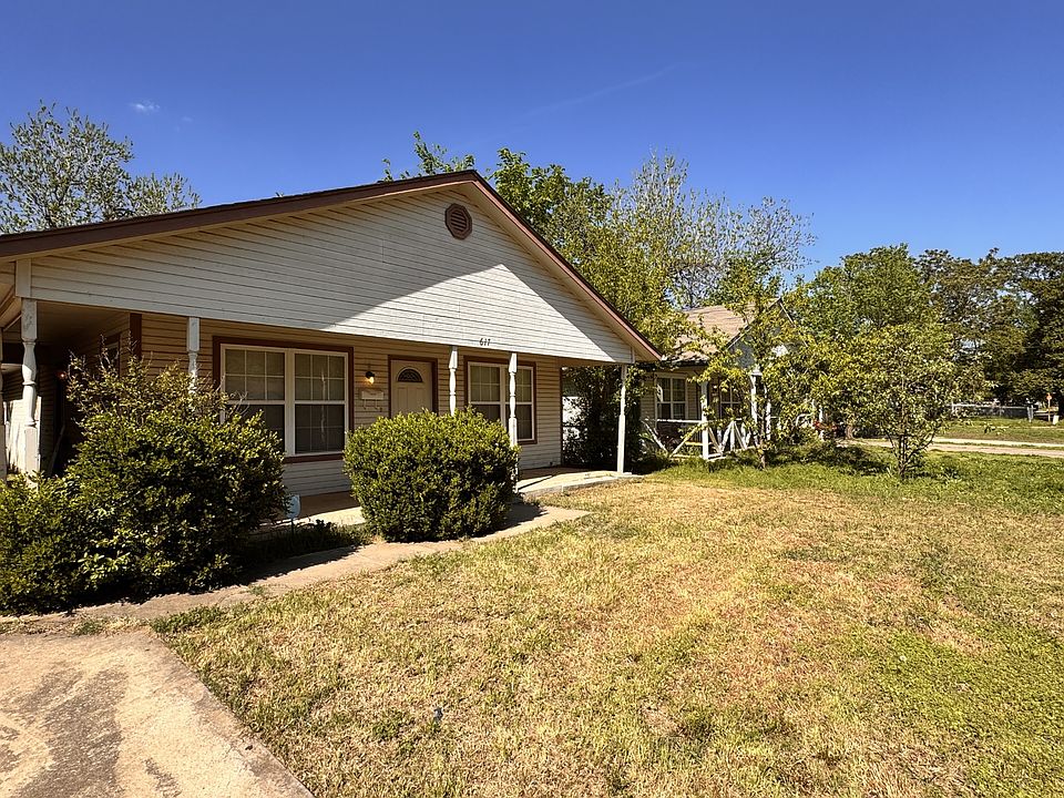1st image of 617 SE 18th St