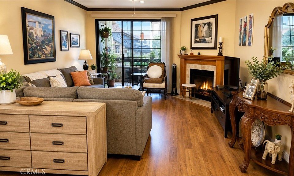 1st image of 5534 Encino Ave APT 204