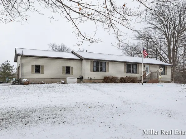 2798 N Ionia Rd, Vermontville, MI 49096