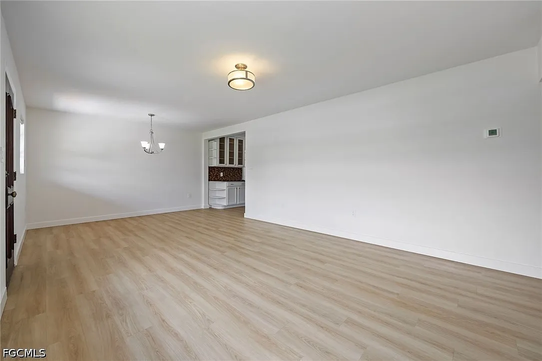 3 bed, 2.0 bath, 1281 sqft, $3,000 — Photo 3