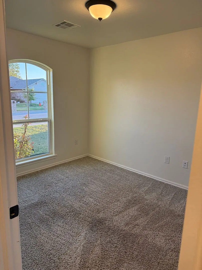 Home For Lease 11513 Southwest 8th Circle, Yukon, Ok 73099 — Photo 4