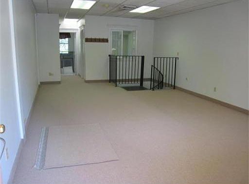 2nd image of 27 Glen St Ste 2