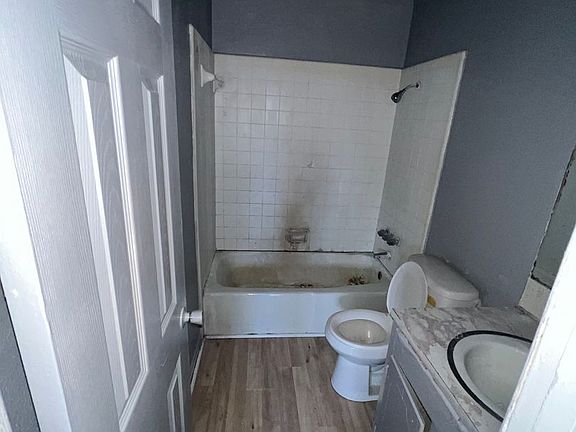 3rd image of 6707 Burke St