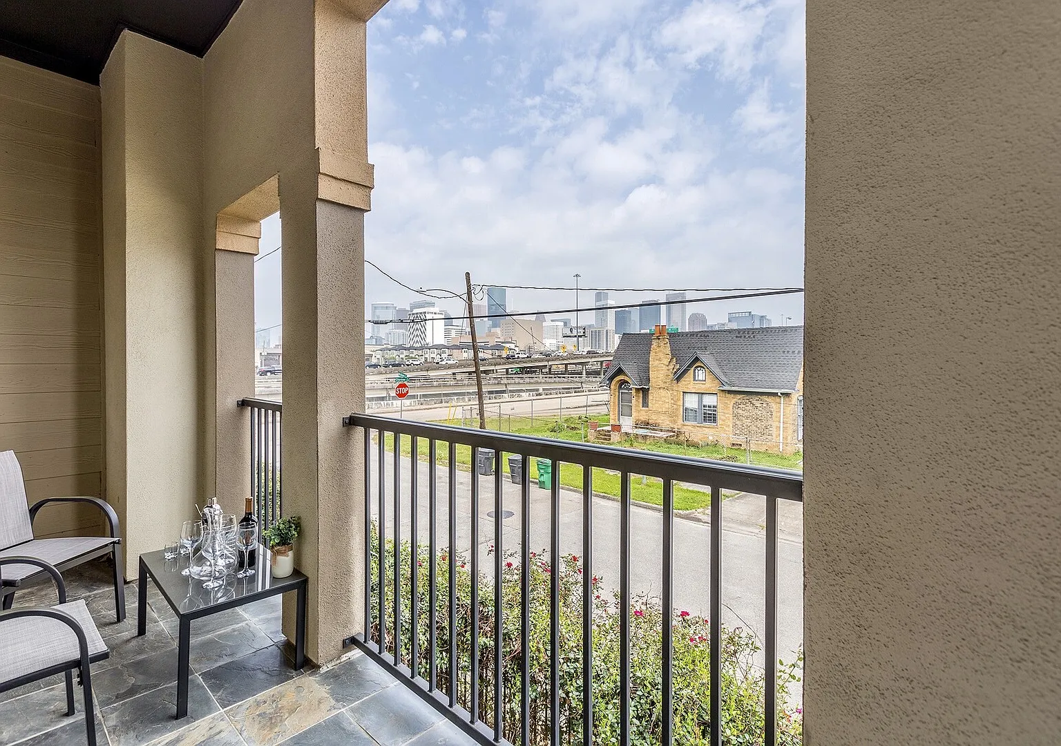 Luxe Houston Home — Photo 4