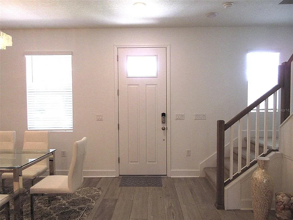 3 bed, 2.5 bath, 1638 sqft, $3,750 — Photo 4