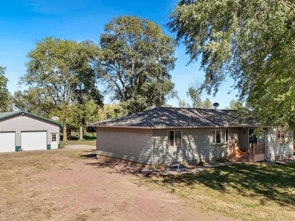 46704 Coyote St, Vermillion, SD 57069