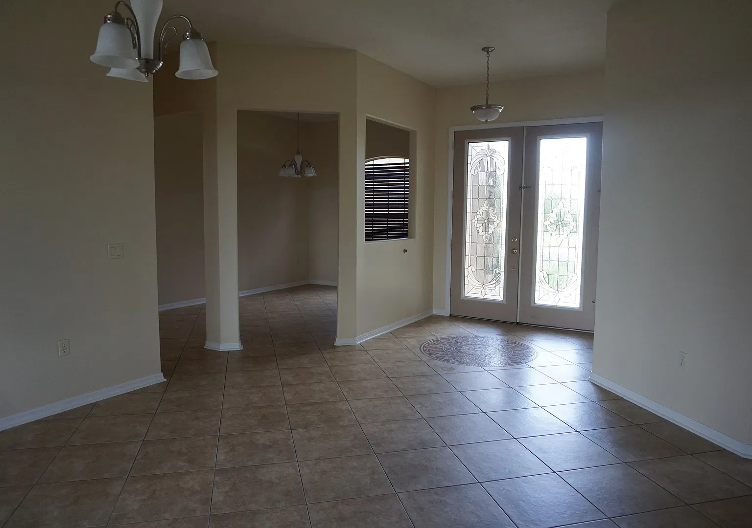 Gorgeous 5x4 home in gated community — Photo 2