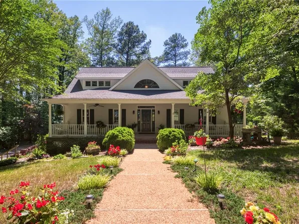 11688 River Crest Dr, Gloucester, VA 23061
