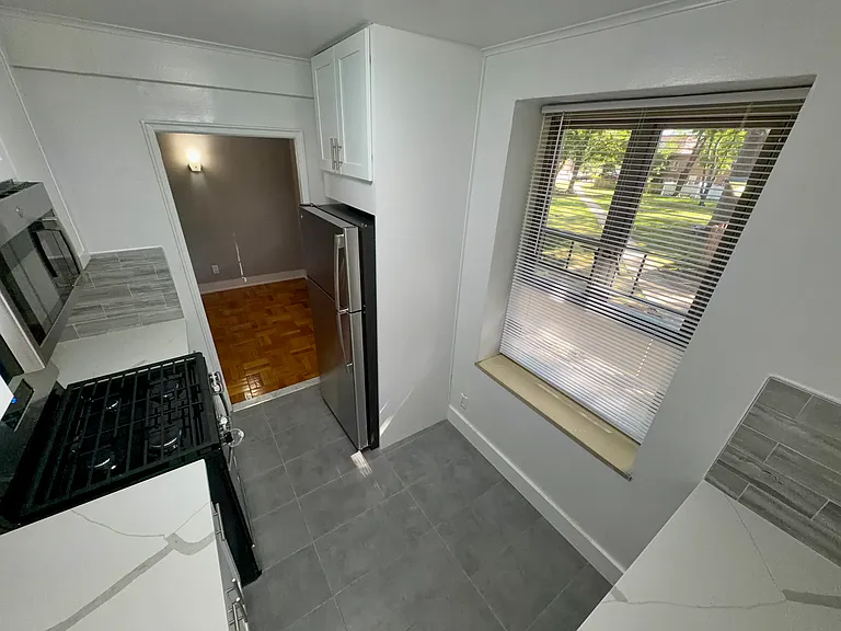 71st Cres — Photo 4