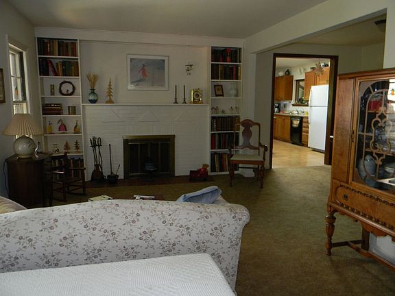 4th image of 7 Greenbrier Dr