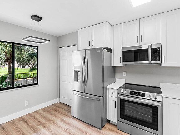 4th image of 7270 Ashford Place #202