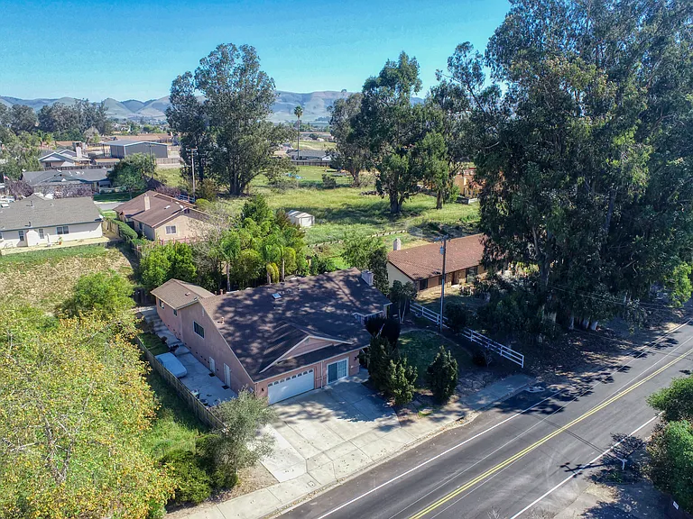 245 Hazel Ln — Photo 44