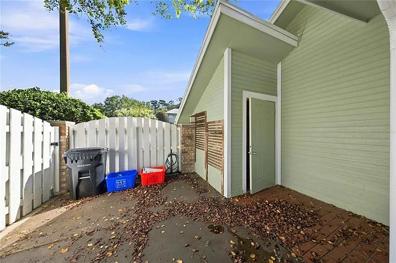 2 bed, 2.0 bath, 1367 sqft, $2,200 — Photo 3