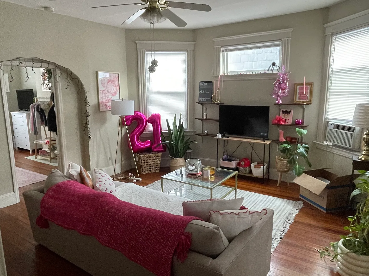 3 bed, $2,100 — Photo 2