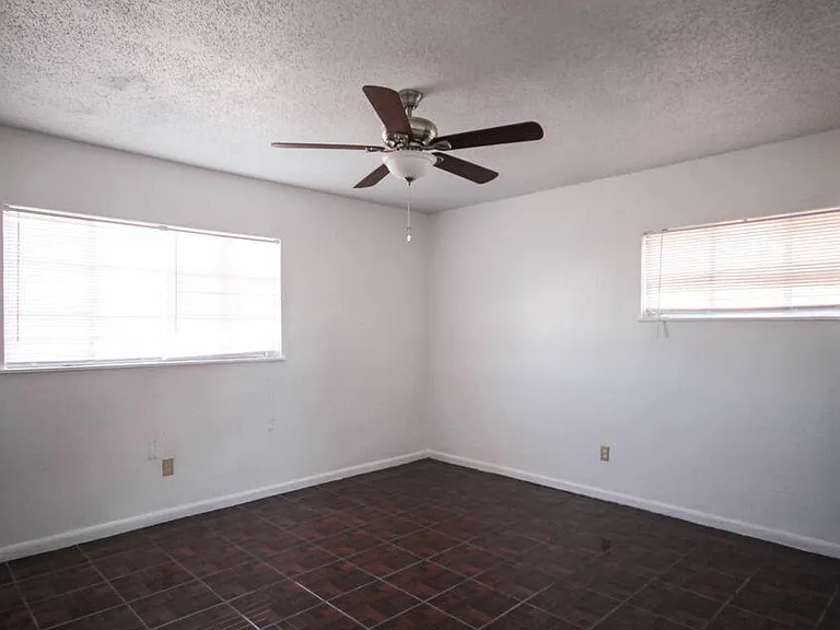 209 San Saba Rd — Photo 6