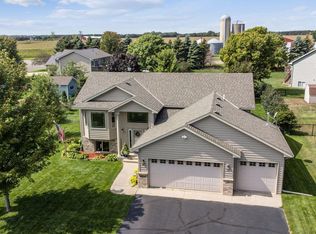 8078 Trappers Ridge Dr, Clear Lake, MN 55319