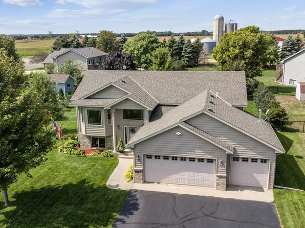8078 Trappers Ridge Dr, Clear Lake, MN 55319
