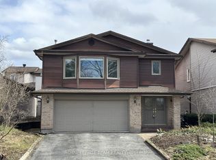 19 Hackett St, Ottawa, ON K1V 0P9