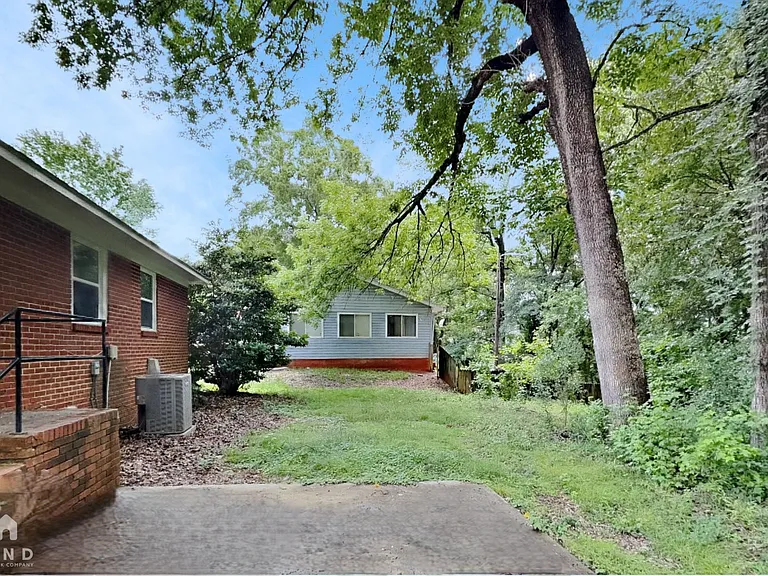2405 Longleaf Dr — Photo 12