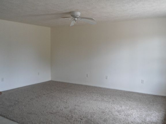 4th image of 704 W Steel St