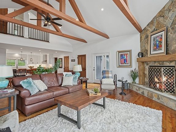 3rd image of 8 Sutton Rd