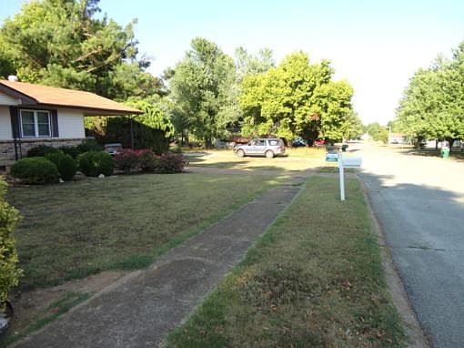 3rd image of 114 Diane Ave