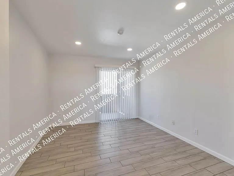 1810 E Blacklidge Dr #322 — Photo 4