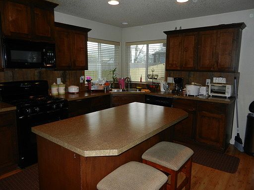 2nd image of 5320 NE 76th St