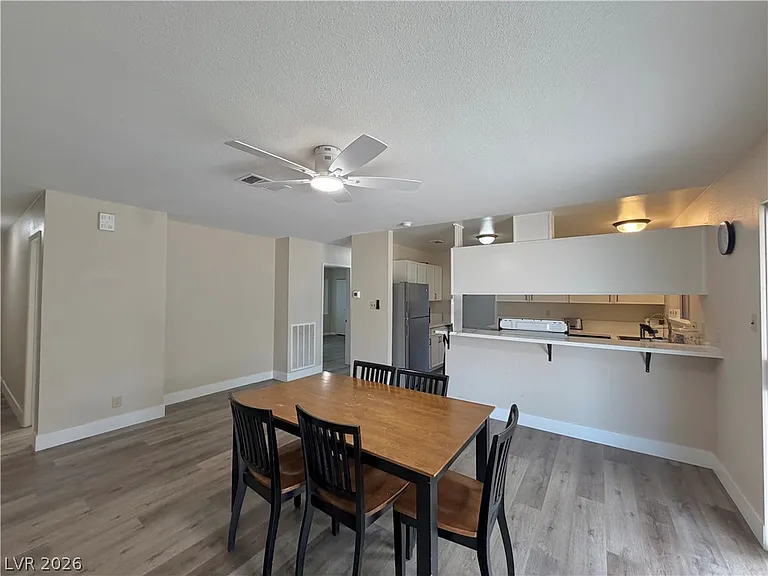 204 Breeze St — Photo 16