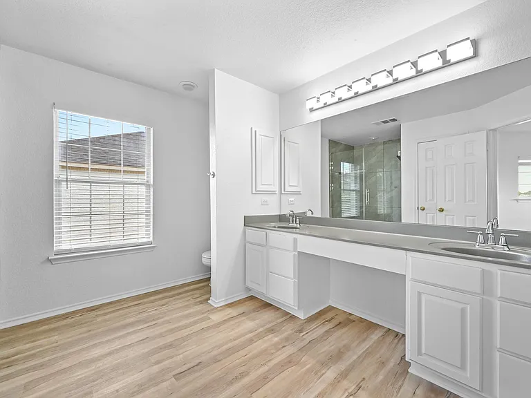 2412 Regal Park Ln — Photo 26