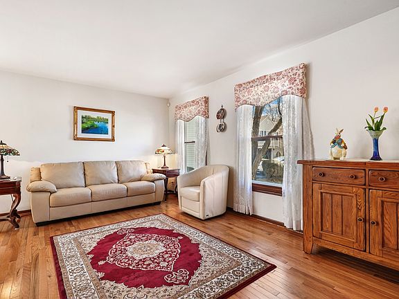 3rd image of 2041 Queensbury Ct