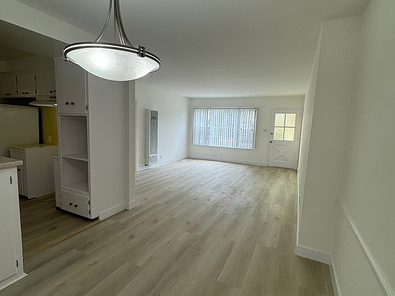 5th image of 936 21st St APT D