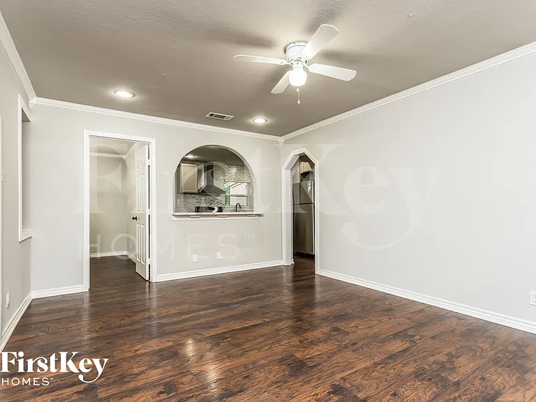 11517 Fernald Ave — Photo 4